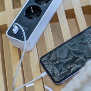 BRENNESTUHL Prenosiva utičnica Ecolor s prekidačem, 4 šuko utičnice + 2xUSB,  kabel 1,5m, bijelo-crna